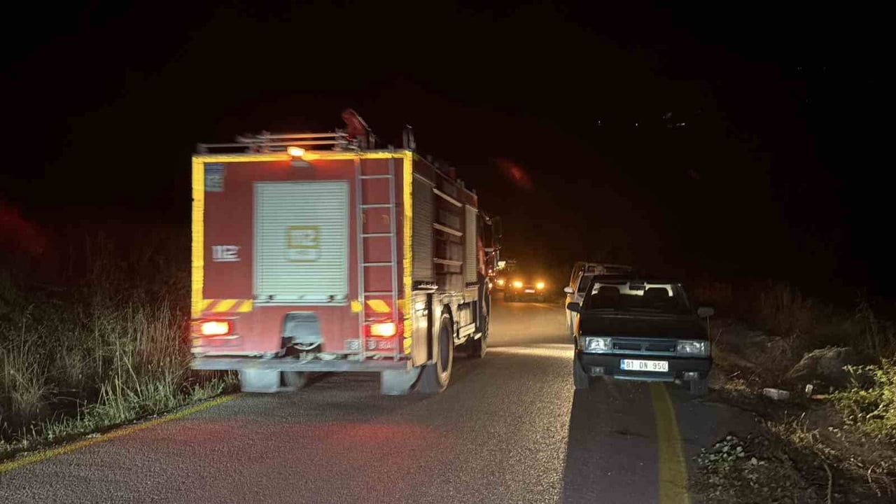 Düzce'de taksi 50 metreden şarampole uçup takla attı