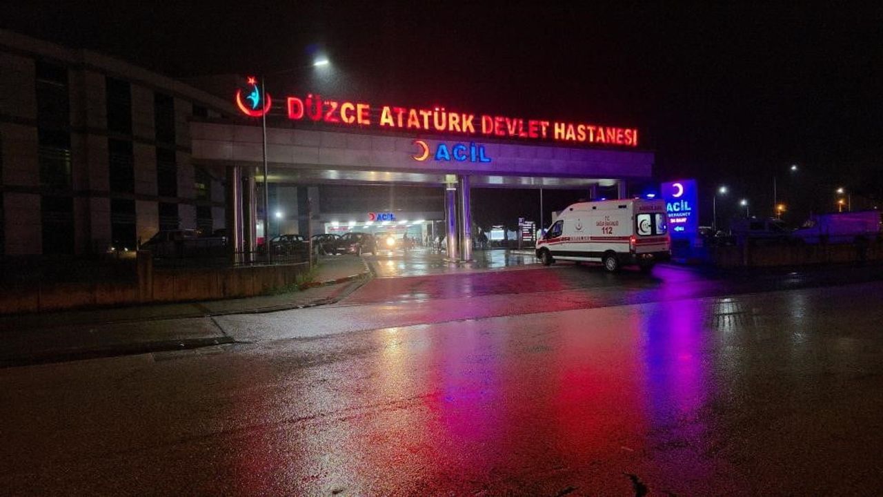Düzce’de tarım aracı devrildi: 3 yaralı