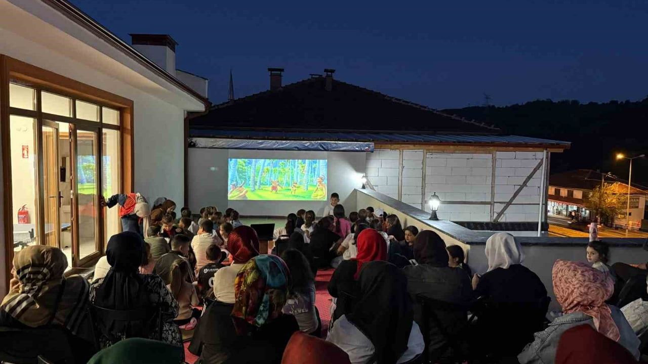 Düzce Genç Ofis'te sinema gecesi