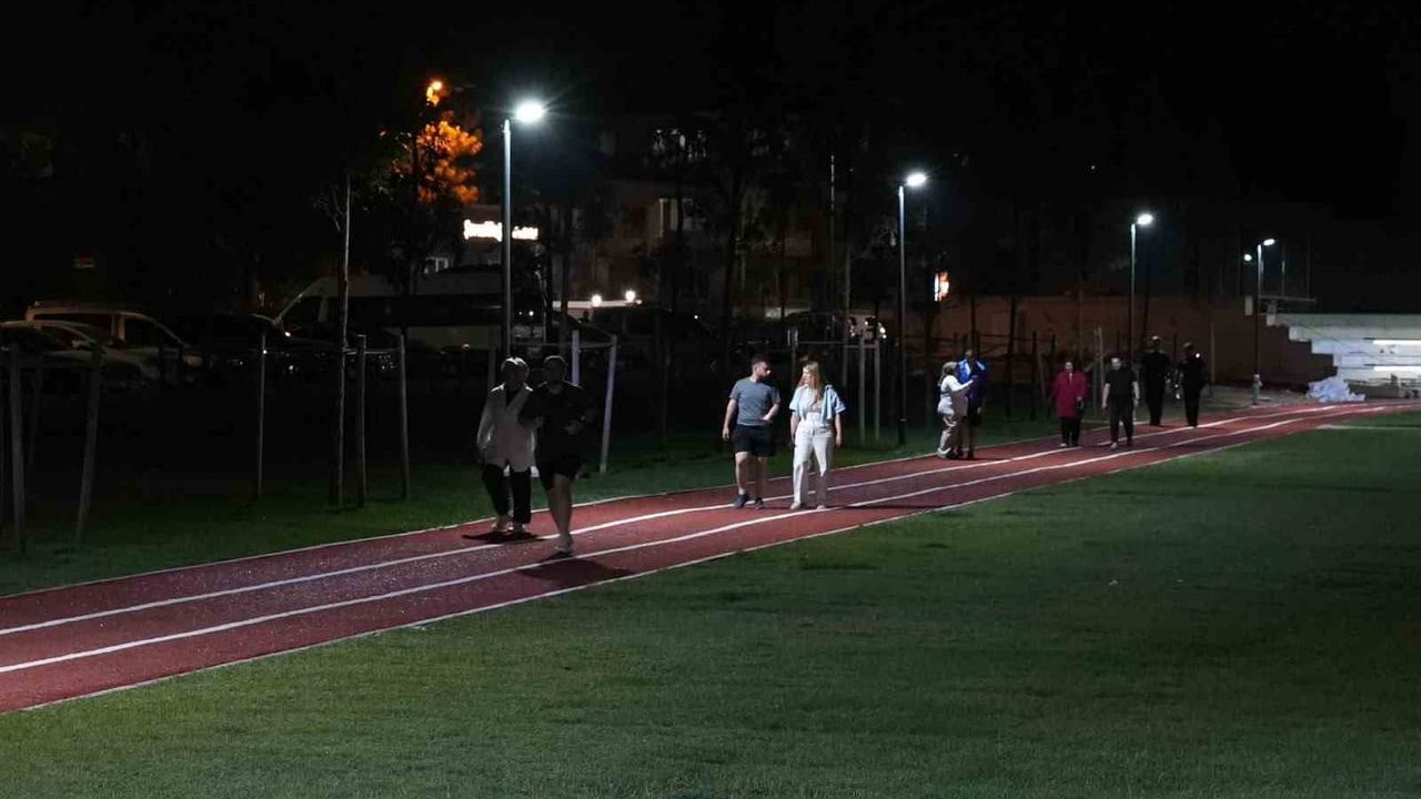 Düzce Merkez Park akşam yürüyüşlerinin gözdesi oldu