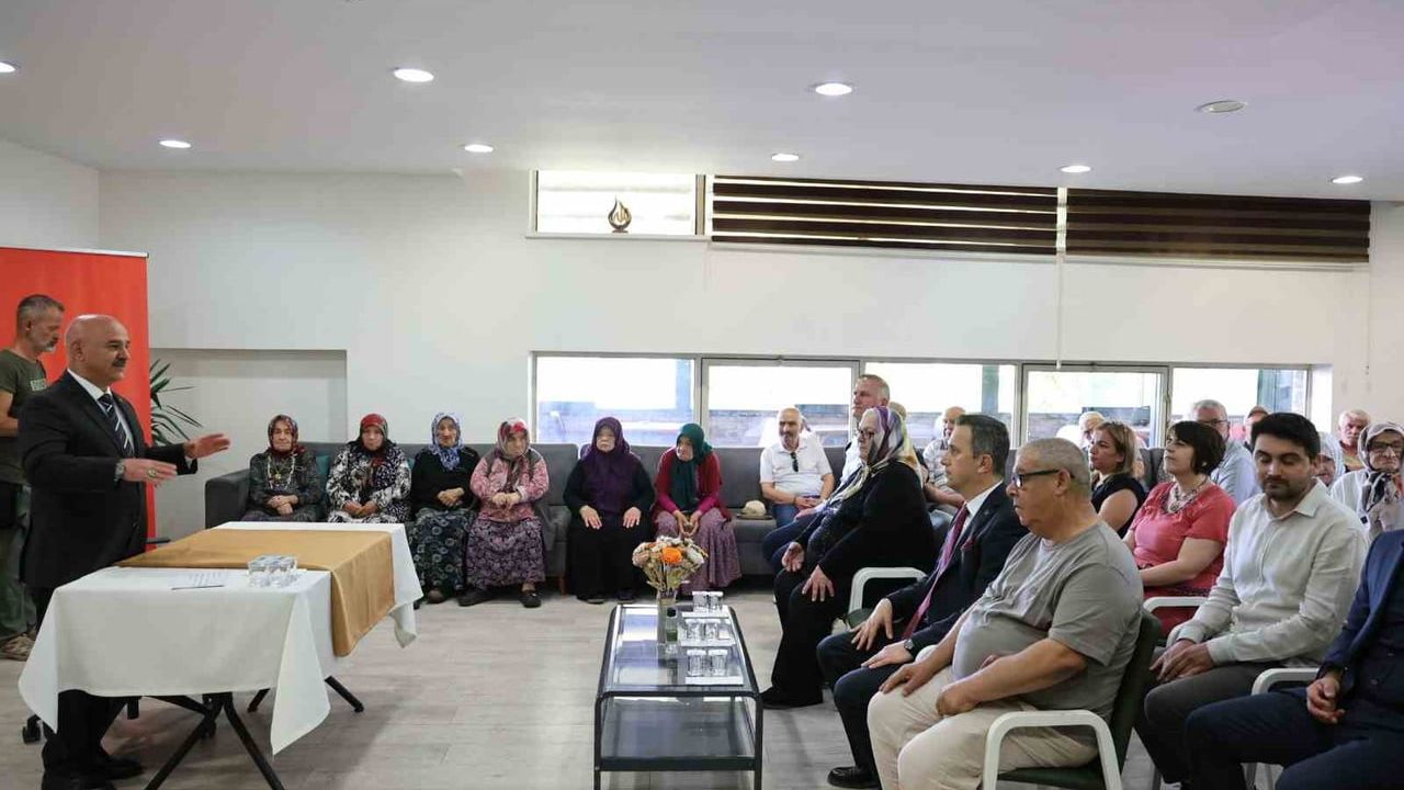 Düzce Üniversitesi huzurevinde yaşam boyu hareket için eklem sağlığı semineri