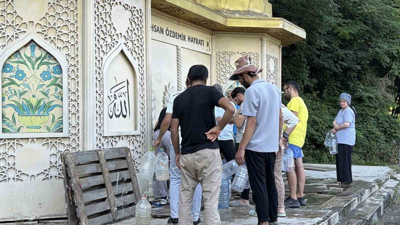 Düzce-Zonguldak kara yolundaki kaynak suyu çevre illerden de ilgi görüyor