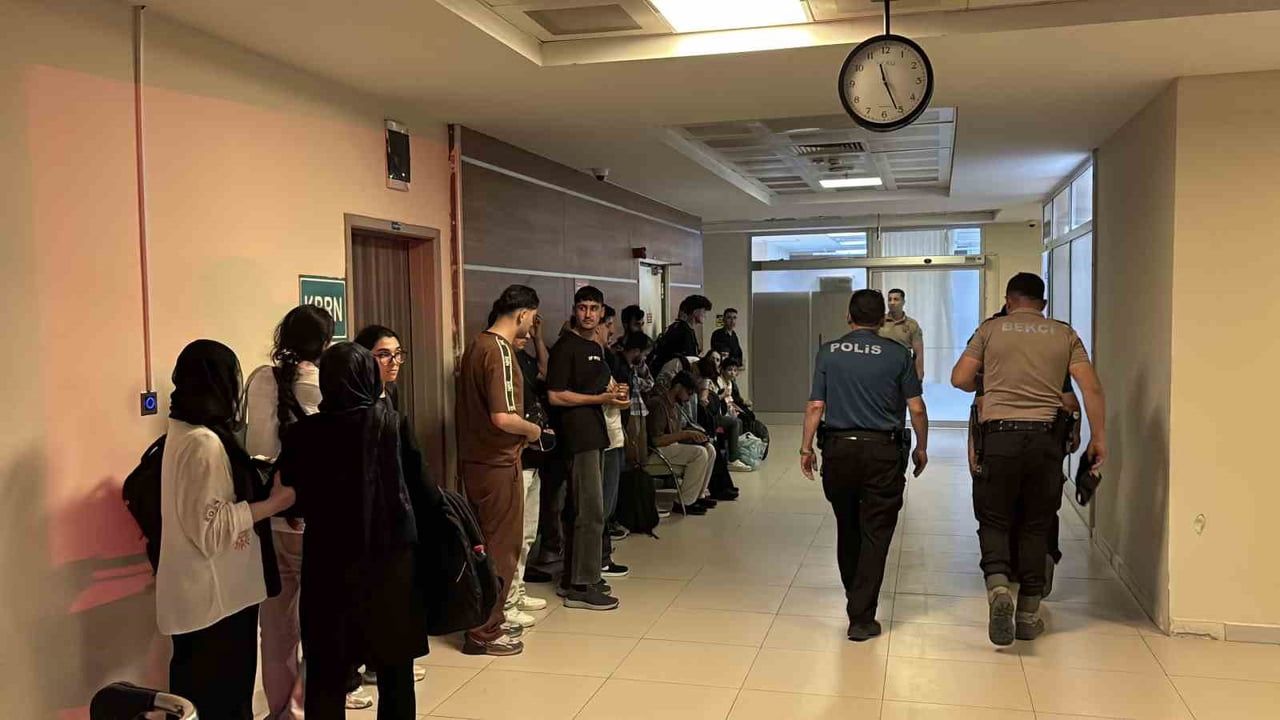 Edirne’de 24 düzensiz göçmen yakalandı, şüpheli gözaltında