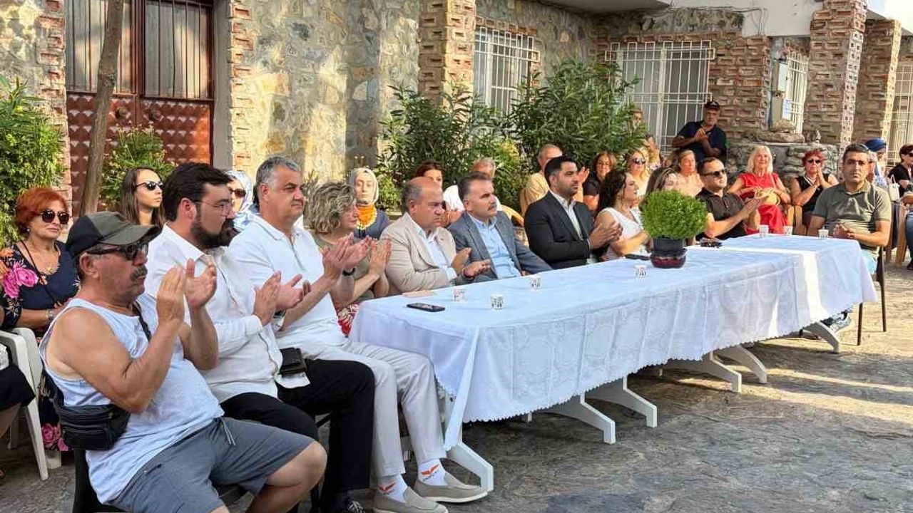 Edremit’te sanat şöleni: 35. Uluslararası Karma Sergisi kapılarını açtı