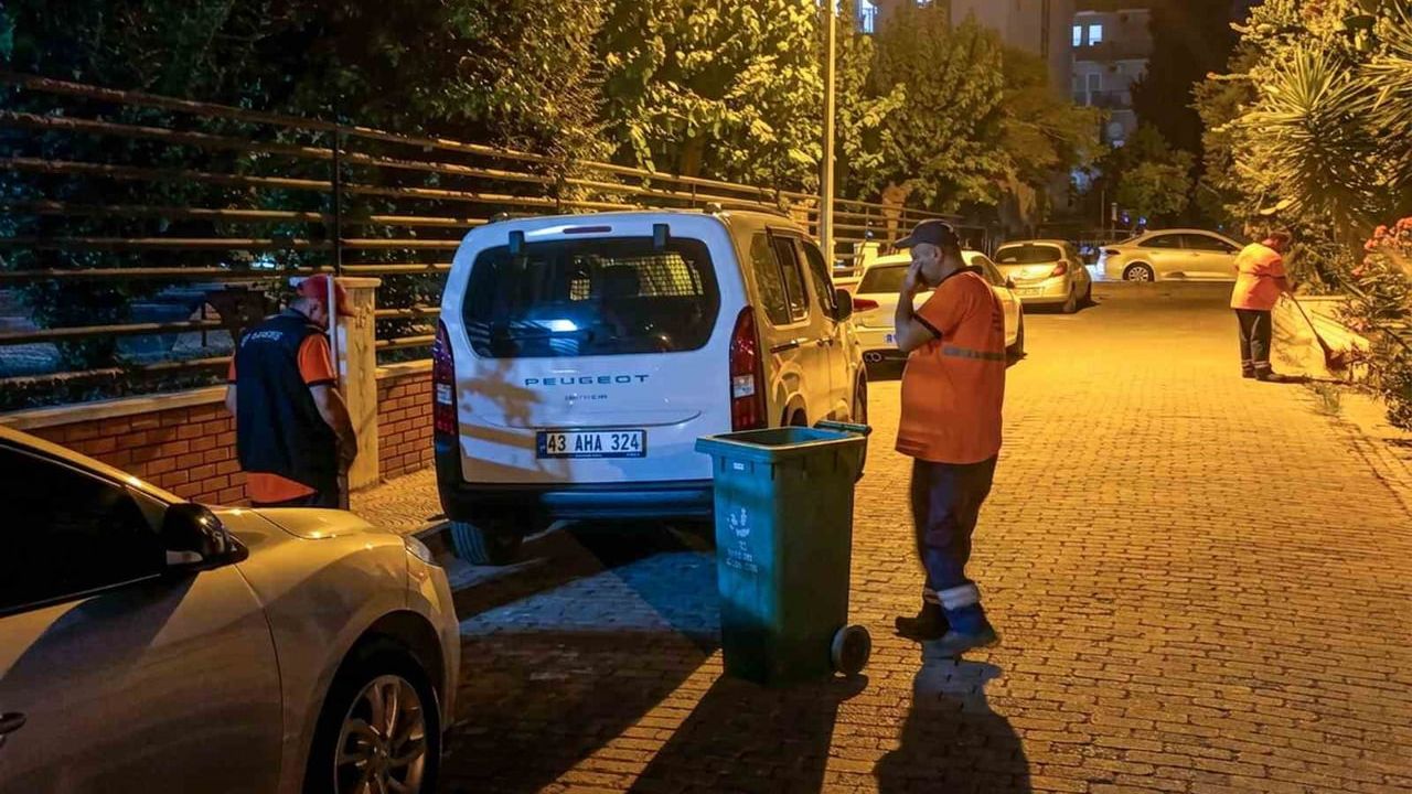 Efeler Belediyesi temizlik ekipleri ilçede kapsamlı çalışma sürdürüyor
