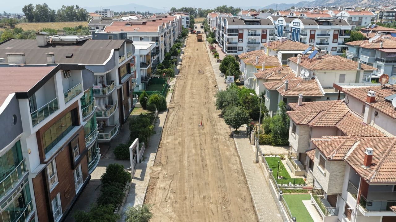 Efeler'de Dedekuyusu Caddesi yeni yüzüne hazırlanıyor