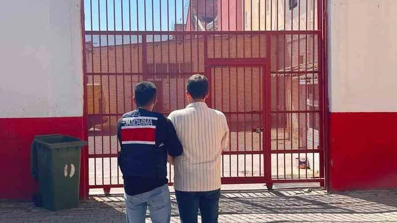 Efeler'de FETÖ üyesi yakalandı