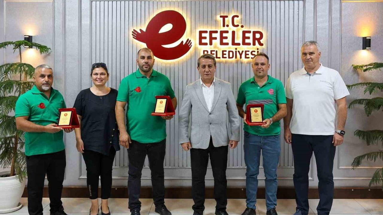 Efeler’de hayat kurtaran personele çeyrek altın ve teşekkür plaketi