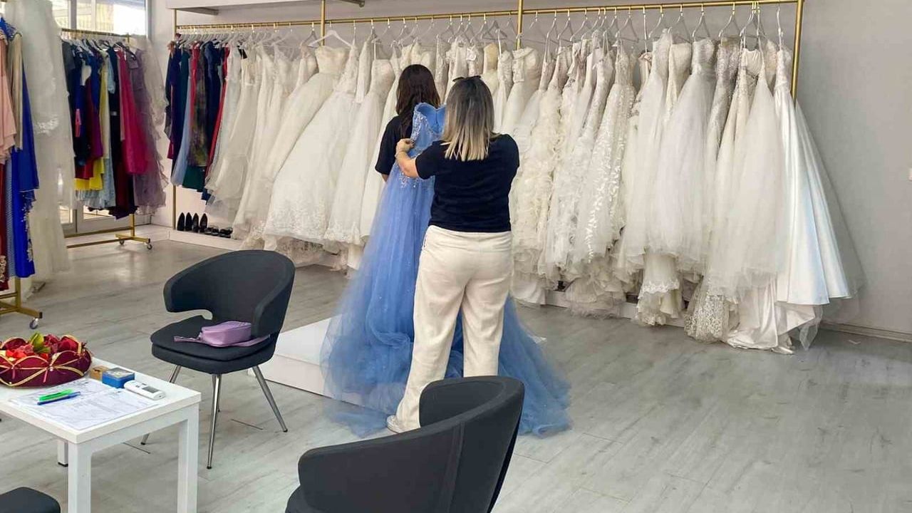 Efeler’de kent zarafet merkezi çiftlerden beğeni topluyor