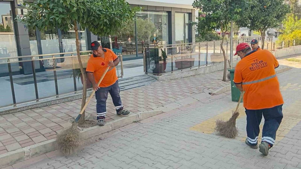 Efeler'de temizlik çalışmaları sürüyor