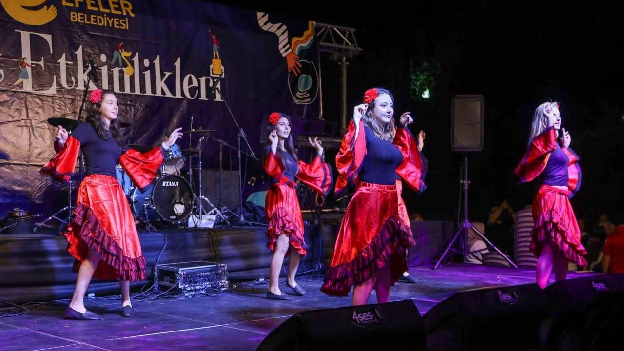 Efeler'de vatandaşlar sanatla buluştu