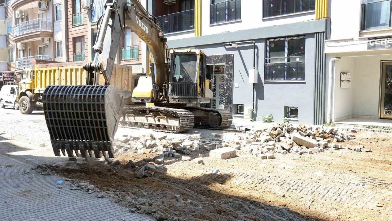 Efeler’de yol yatırımları sürüyor