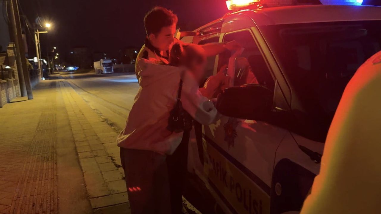 Ehliyetsiz sürüş 101 bin TL'lik tutanakla sonlandı, ablası tutanakla poz verdi