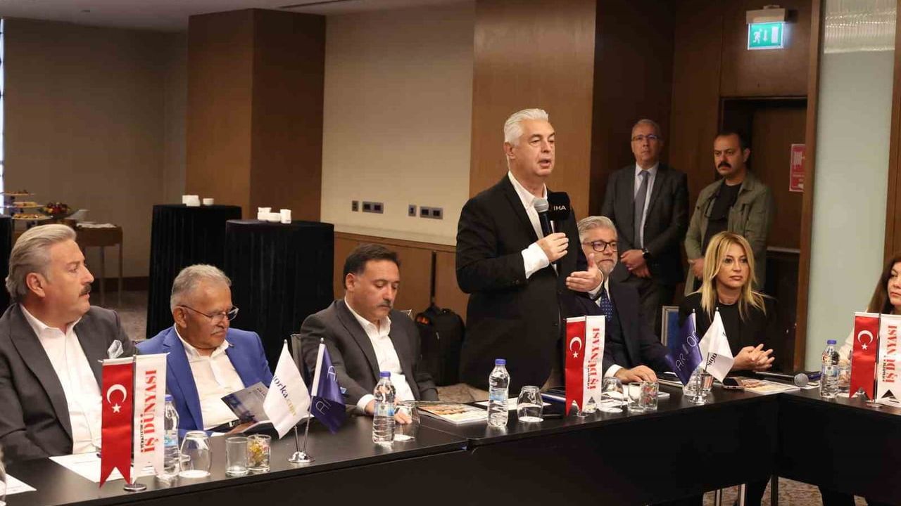 Ekonomiye yön verenler zirvesi Kayseri'de yoğun katılımla gerçekleştirildi