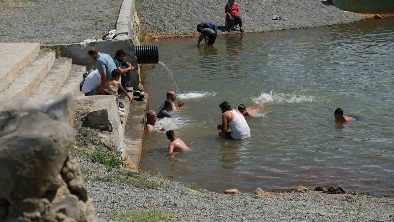 Ekşisu’da serinlik sezonu yoğun başladı