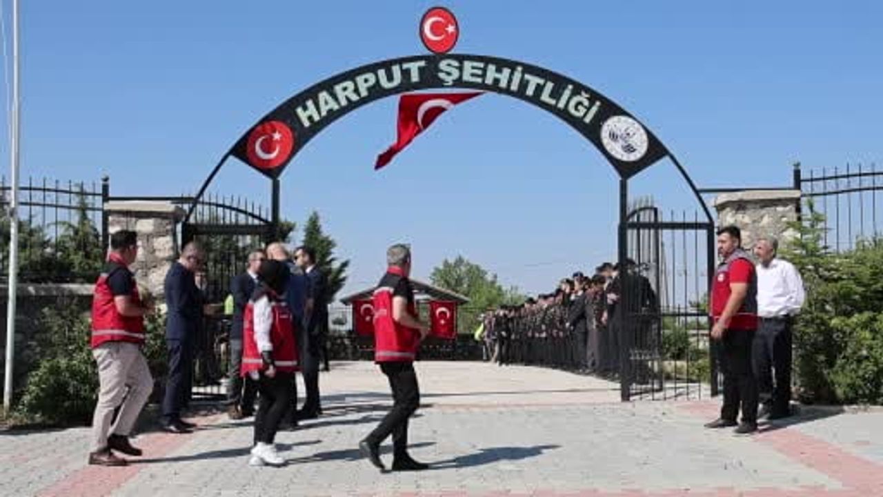 Elazığ'da 15 temmuz anmaları: şehitlikler ziyaret edildi