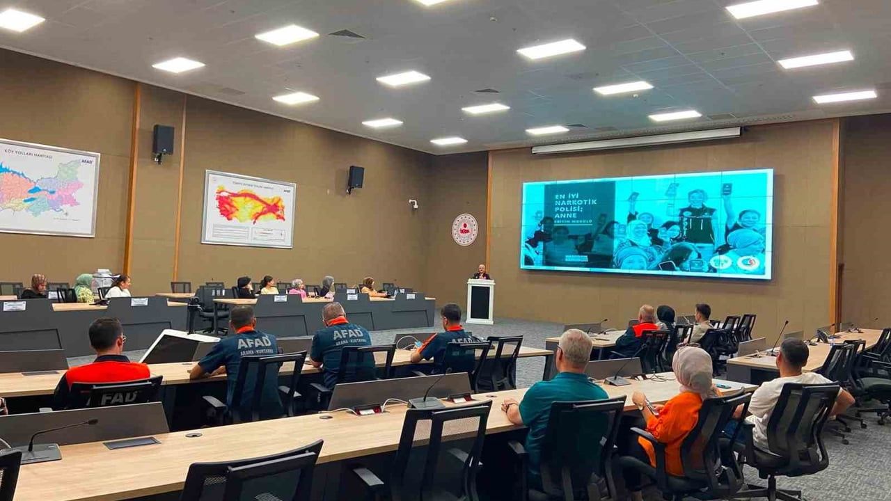 Elazığ'da AFAD personeline 'uyuşturucu ile mücadelede ailenin önemi' semineri