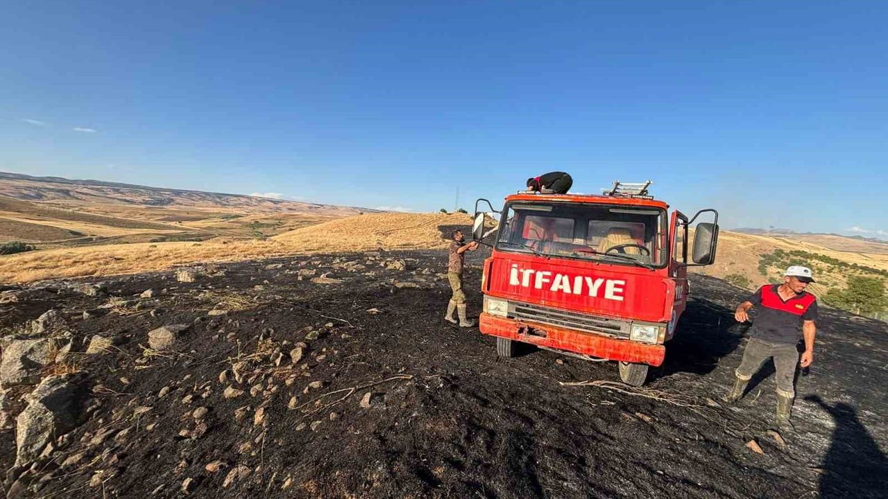 Elazığ'da Akbulak köyünde arazi yangını kontrol altına alındı