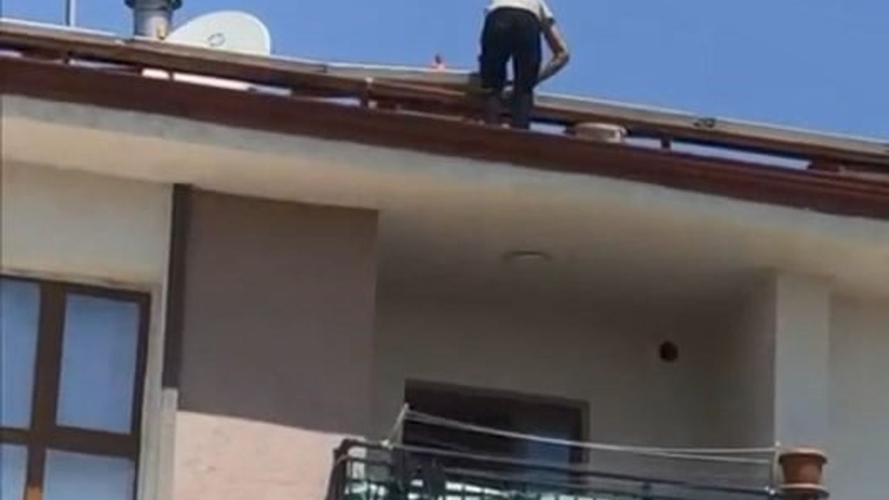 Elazığ'da çatıdaki tehlike: 5 katlı binada önlemsiz çalışma paniğe yol açtı