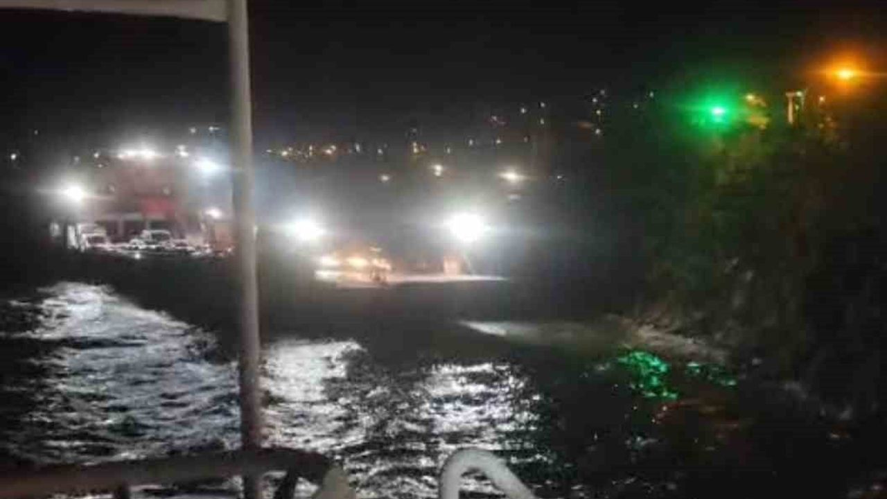 Elazığ’da fırtına feribotun iskeleye yanaşmasını zorlaştırdı