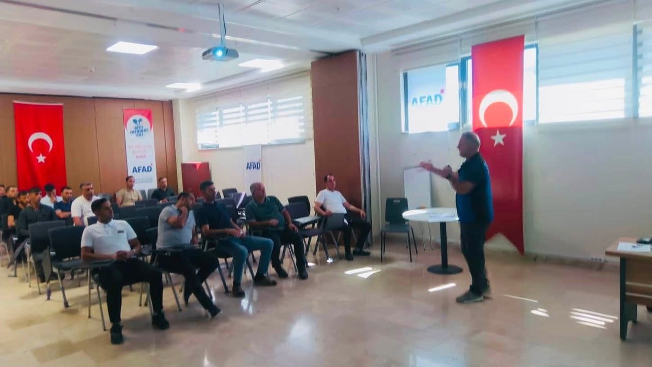 Elazığ'da güvenlik korucularına acil durum ekipleri eğitimi