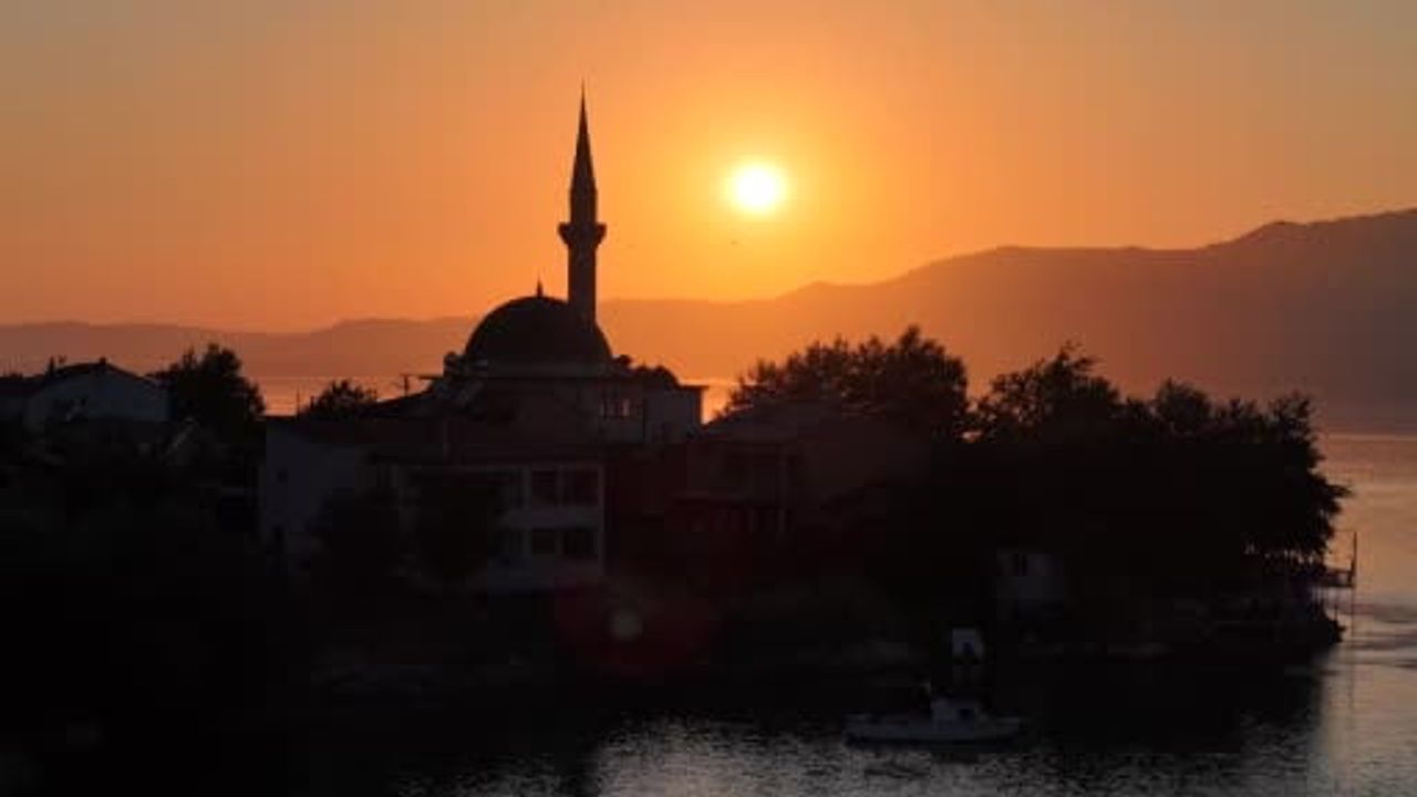 Elazığ'da yağmurların ardından kartpostallık güneş batımı