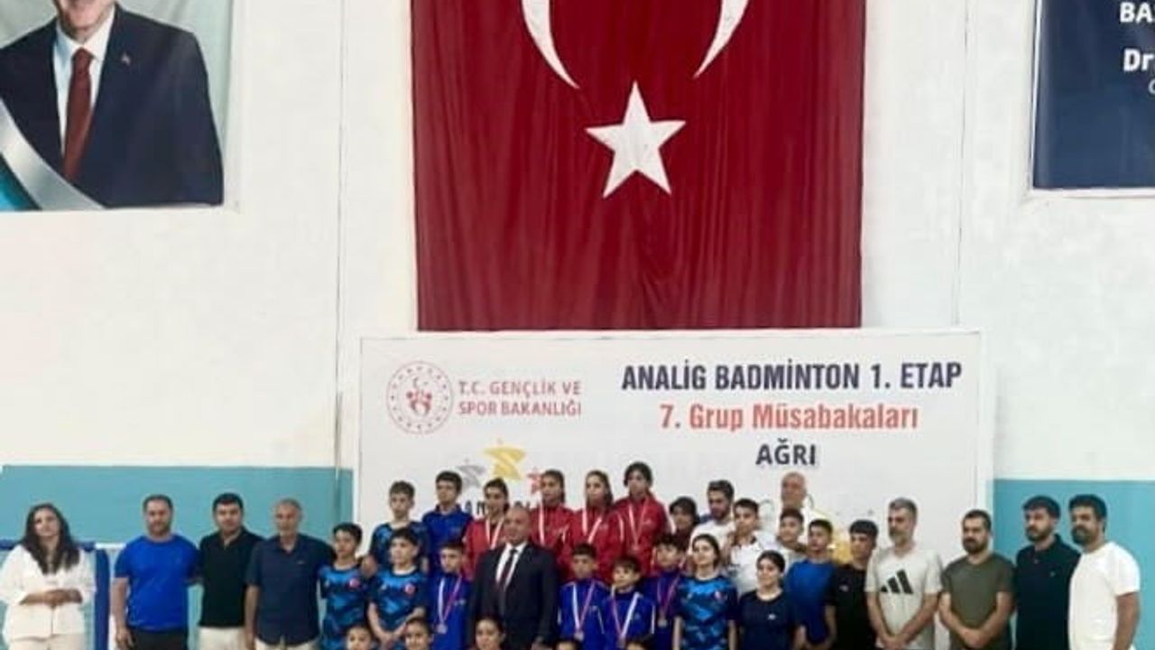 Elazığ'dan altyapı skoru: kız ve erkek badminton takımları yarı finallere yükseldi