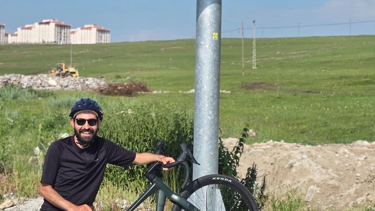Elazığ’dan Ardahan’a 550 kilometre pedal çeviren başkan festivale ulaştı