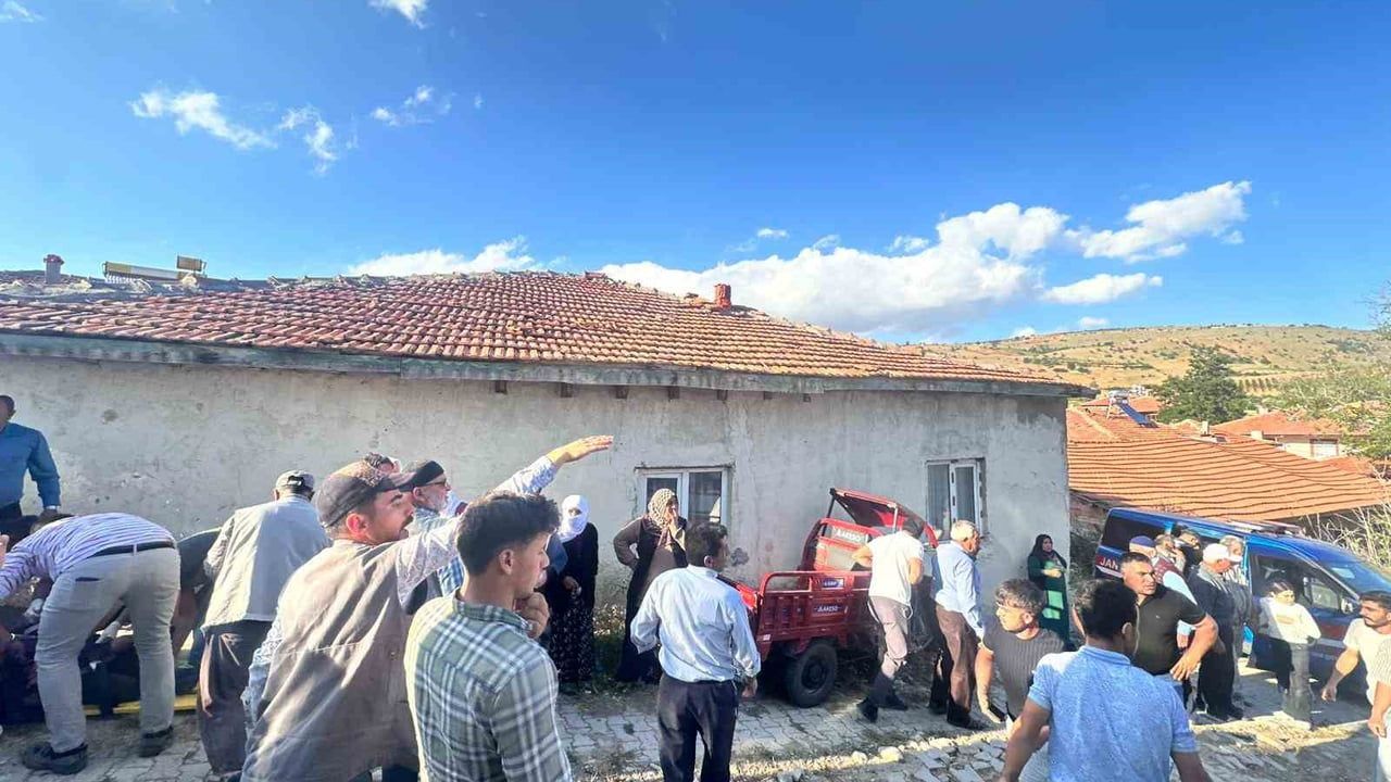 Elektrikli motosiklet duvara çarptı: 6 yaralı