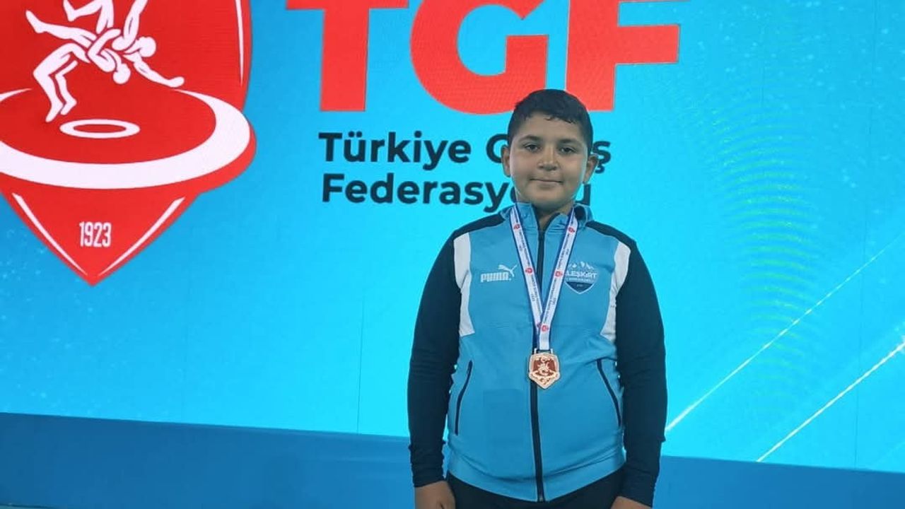 Eleşkirtli Berat Çelik minikler Türkiye şampiyonu oldu
