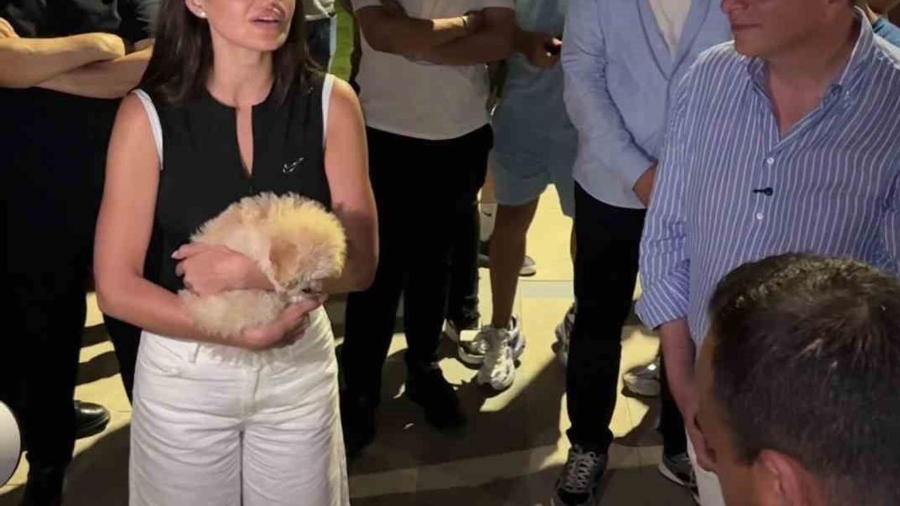 Elif Buse Doğan'ın darbukalı ve ıslıklı sahil konseri ilgi gördü
