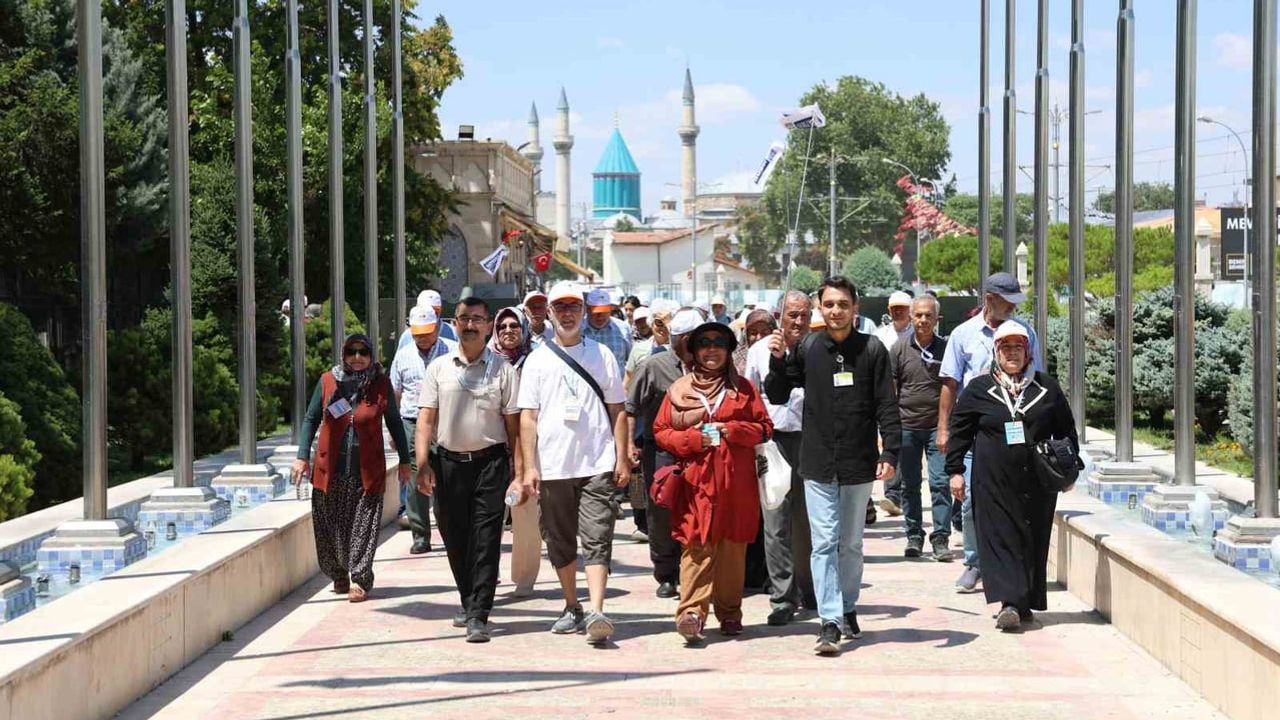 Emeklilerin gözdesi: Konya'da hatırdan hatıraya kültür turları devam ediyor