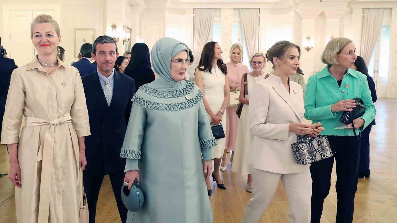 Emine Erdoğan lider eşlerini 'çocuklar, teknoloji ve güvenlik' temalı toplantıda buluşturdu