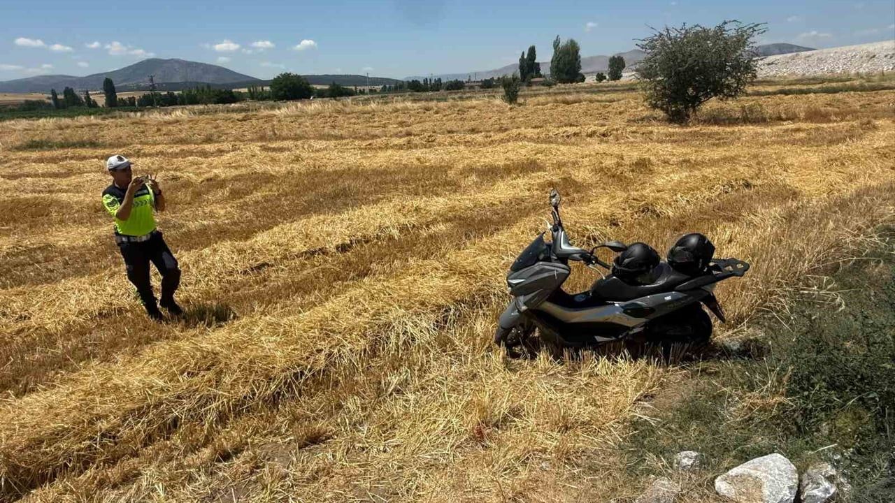 Emirdağ'da devrilen motosiklette 2 kişi yaralandı