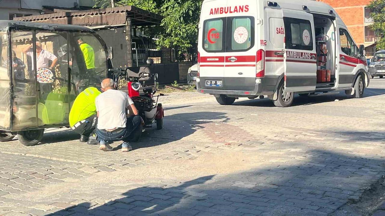 Engelli aracı ile elektrikli bisiklet çarpıştı: 1 yaralı