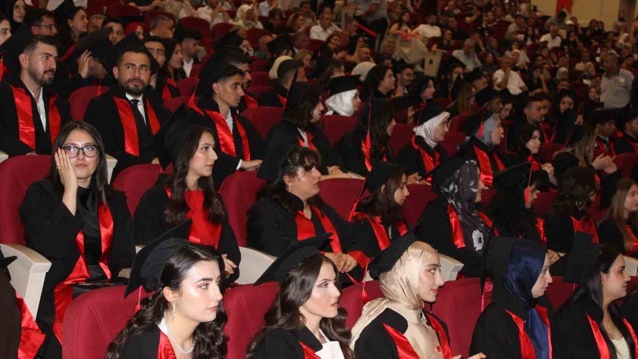 Erciyes Üniversitesi İİBF 44. dönem mezunlarını verdi