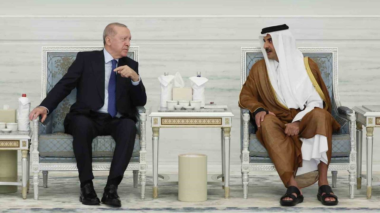 Erdoğan, Katar Emiri Al Thani ile Doha'da bir araya geldi