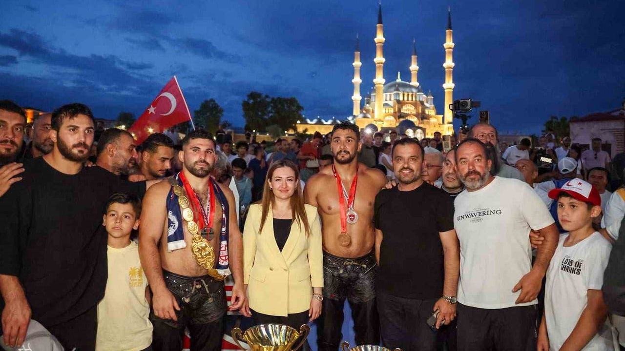 Erkan Taş 665. tarihi Kırkpınar başpehlivanı oldu