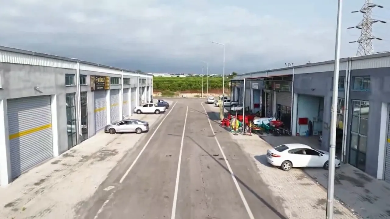 Erzin'de küçük sanayi sitesi esnafla üretime başladı