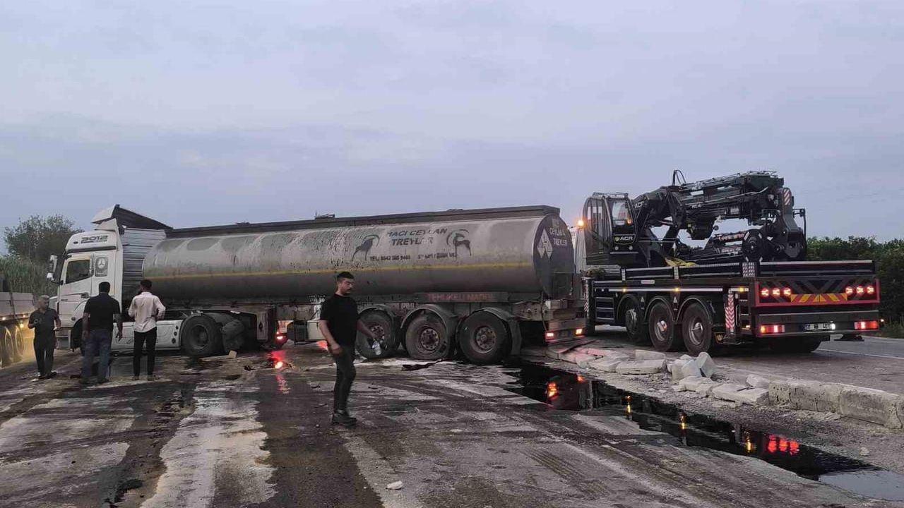 Erzin’de yakıt yüklü tanker devrildi