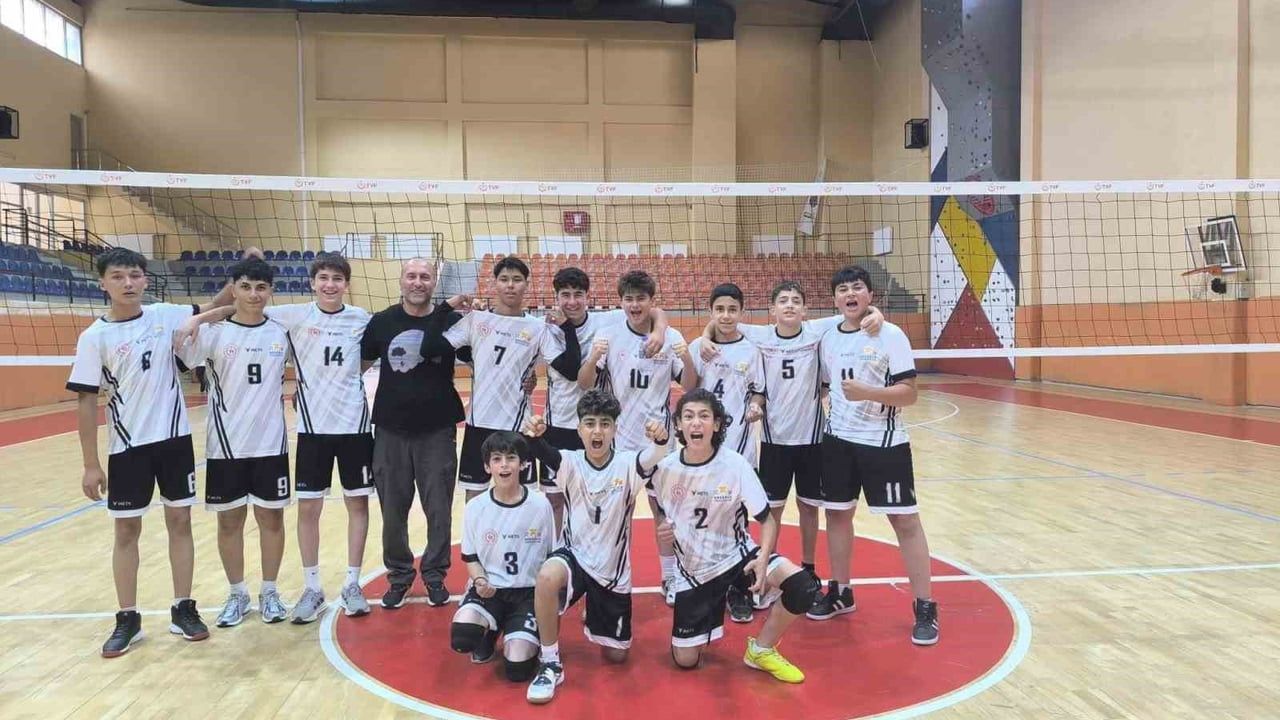 Erzincan ANALİG erkek voleybol takımı yarı finale yükseldi