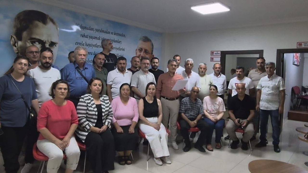 Erzincan'da CHP teşkilatında çok sayıda yönetici ve üye istifa etti