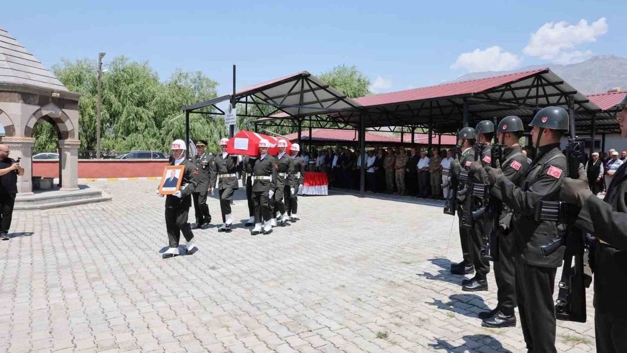 Erzincan’da gazinin veda töreni: Zeynal Güngör dualarla uğurlandı