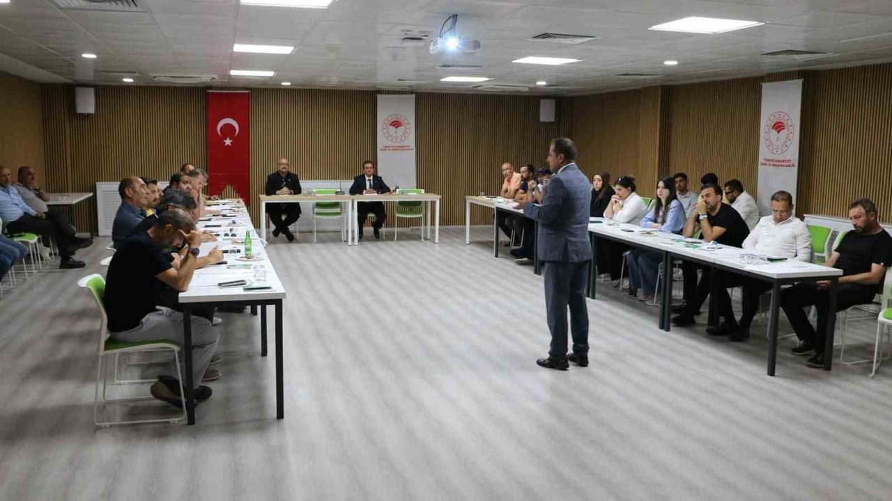 Erzincan toplu sera bölgesi yatırımcılarıyla değerlendirme toplantısı yapıldı