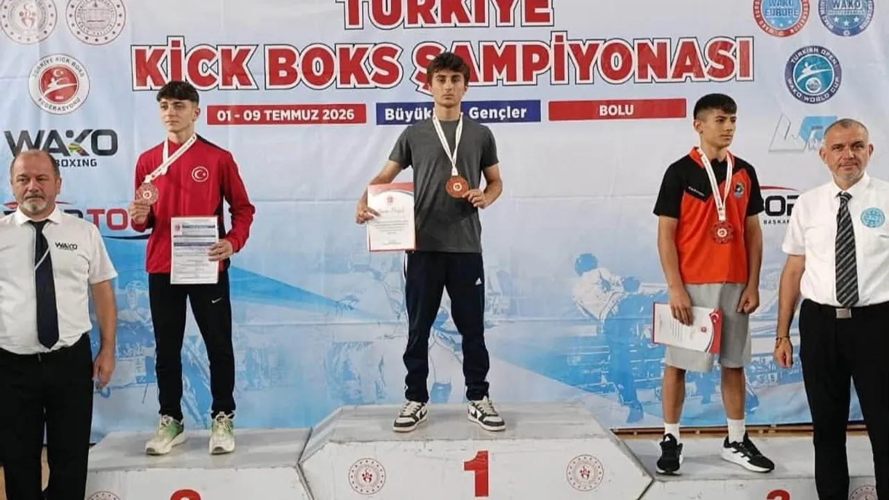 Erzincanlı kick boksçular Türkiye şampiyonasında madalya kazandı