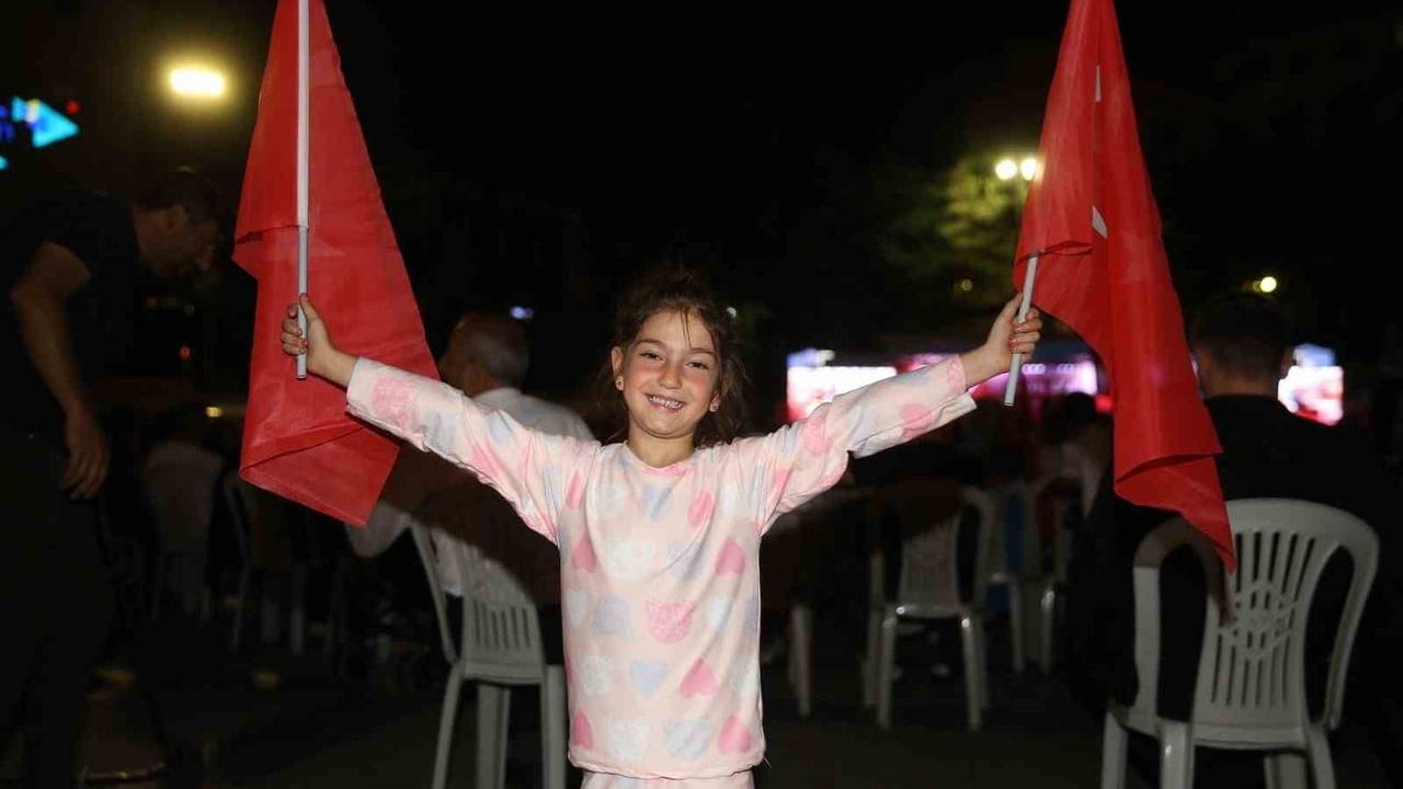 Erzurum'da 23 temmuz coşkusu türküyle birleşti