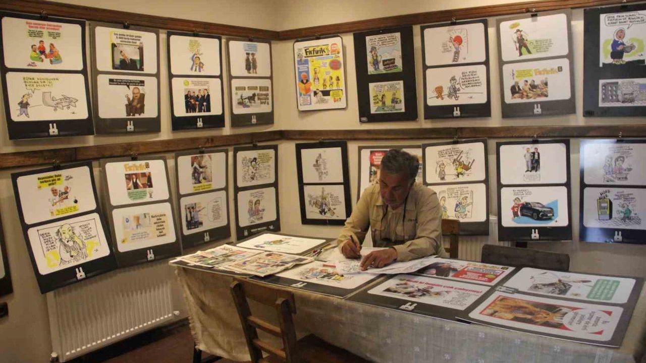 Erzurum'da 40 yıldır çizen karikatürist Vedat Refayeli'nin Fırfırik Dergisi 407’nci sayıya ulaştı