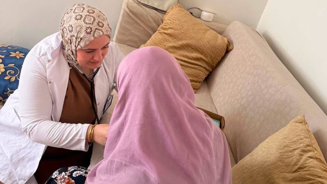 Erzurum'da can ebeleri anne ve anne adaylarının yanında