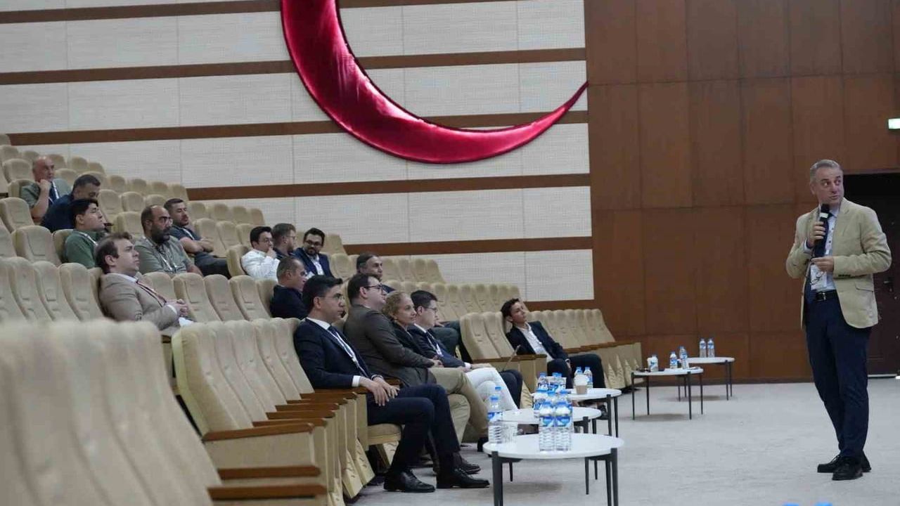 Erzurum Şehir Hastanesi'nde ameliyathaneden canlı cerrahi eğitimi