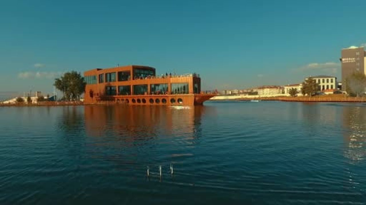 Erzurumlular deniz özlemini Gemi Kafe'de gideriyor